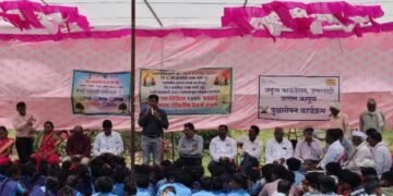 एका मिनिटात 1101 फळझाडे लावण्याचा विक्रम, स्मार्ट ग्राम मंगी (बु) यांचा अभिनव उपक्रम.