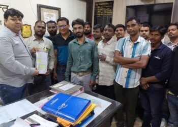 अनुकंपा नियुक्ती बाबत अनुकंपा धारकांनी चंद्रपूर शहर महानगर पालिका आयुक्त यांना दिले निवेदन.