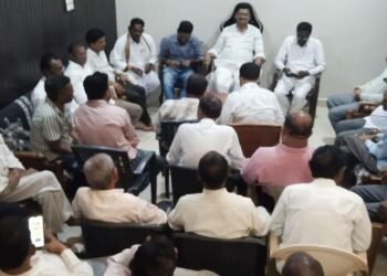 माजी आ. सुभाष धोटेंच्या उपस्थितीत आवारपूर सर्कल काँग्रेसची बैठक संपन्न, कार्यकर्त्यांमध्ये उत्साहाचे वातावरण.