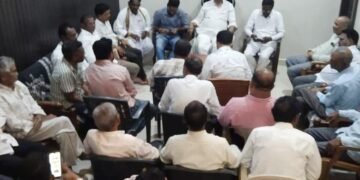 माजी आ. सुभाष धोटेंच्या उपस्थितीत आवारपूर सर्कल काँग्रेसची बैठक संपन्न, कार्यकर्त्यांमध्ये उत्साहाचे वातावरण.