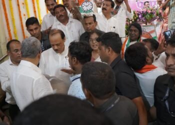 घरपट्टेसाठी सामाजिक कार्यकर्ता विकी वाघमारे यांचे उपमुख्यमंत्री अजित पवार यांच्याकडे साकडे.