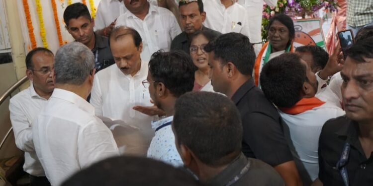 घरपट्टेसाठी सामाजिक कार्यकर्ता विकी वाघमारे यांचे उपमुख्यमंत्री अजित पवार यांच्याकडे साकडे.