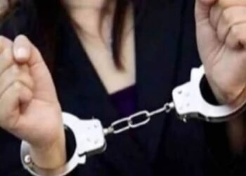 मुंबईत चक्क महिला पोलिसाच्या तावडीतून आरोपी बांगलादेशी महिला पळाली.