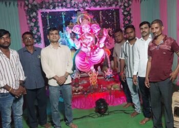 सामाजिक कार्यकर्ते अभिजित धोटे यांची सास्ती दौऱ्यात युवकांशी संवाद व शोकसंवेदना व्यक्त.