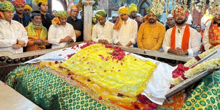 वाकी येथे श्री बाबा ताजुद्दीन औलिया यांचा सहामाही उर्स मोठ्या उत्साहात संपन्न.