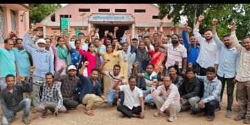 एटापल्ली: महसूल सेवकांना चतुर्थश्रेणी लागू करण्यासाठी कामबंद आंदोलन!