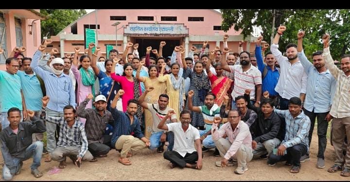 एटापल्ली: महसूल सेवकांना चतुर्थश्रेणी लागू करण्यासाठी कामबंद आंदोलन!