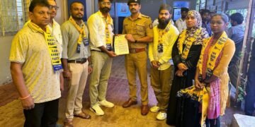 आप पक्षाकडून रस्त्याच्या दुरवस्थेबाबत सरकार आणि टोल कंपनीला निर्वाणीचा इशारा: टोल बंद पाडण्याचा निर्धार.