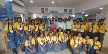 इन्फंट काँन्व्हेंटच्या विद्यार्थ्यांची बँक ऑफ महाराष्ट्र शाखेला भेट, अधिकाऱ्यांकडून जाणून घेतली कार्यप्रणाली.