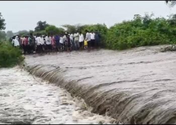 परतूर तालुक्यात मुसळधार पावसाने परतूर ते रांजणी वाहतुकीचा संपर्क तुटला जनजीवन विस्कळीत.