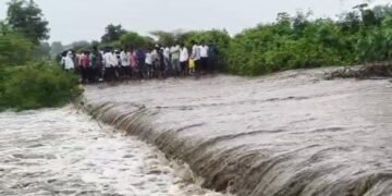 परतूर तालुक्यात मुसळधार पावसाने परतूर ते रांजणी वाहतुकीचा संपर्क तुटला जनजीवन विस्कळीत.
