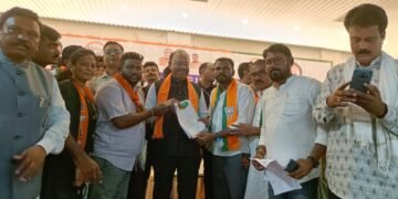 पट्ट्यांसाठी आणि घरकुलांना रेतीसाठी भाजप अहेरी विधानसभा कडून महसुल मंत्र्यांना साकडे.