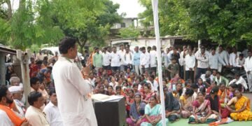 कोरपना येथे शेतकऱ्यांचा जनआक्रोश मोर्चा: दिशाभूल करणाऱ्या सरकारला धडा शिकवा: माजी आ. सुभाष धोटे