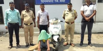 हिंगणघाट पोलिसांची अवैध दारू वाहतूक करणाऱ्यावर दारुबंदी कायद्यान्वये कारवाई.