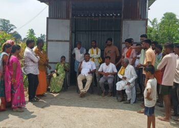 काँग्रेस नेते अजय कंकडालवार यांचे सोबत कापेवार समाज बांधवांची विविध समस्या जाणून घेताना.