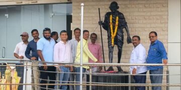 राजुरा काँग्रेसने केले राष्ट्रपिता महात्मा गांधींना अभिवादन.