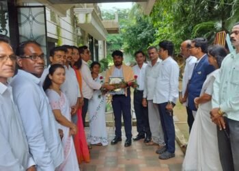 गडचिरोली जिल्ह्यातील शोषित वंचितांच्या,न्याय हक्कासाठी  लढणारे. वकील बोधीजी रामटेके यांचा राष्ट्रीय मानवाधिकार संघटनेच्या वतीने सन्मान.