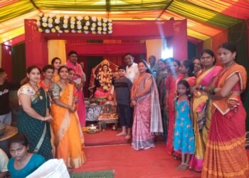 आदर्श शारदा उत्सव देवीची भक्तिमय वातावरणात प्रतिष्ठापणा मोठया उत्सहात साजरा.