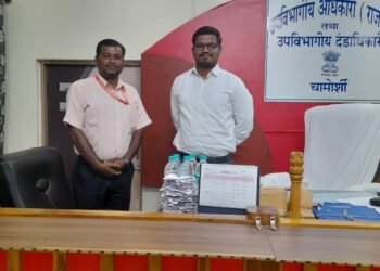 राष्ट्रीय मानवाधिकार संघटनेच्या वतीने चामोर्शीचे उपविभागीय अधिकारी अरुण एम. यांची सदिच्छा भेट.