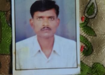 शेतात फवारणी करत असताना सर्पदंश झाल्याने  ४० वर्षीय व्यक्तीचा  मृत्यू.