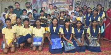 भाग्यश्री ताईंनी दिली मूकबधिर विद्यार्थ्यांना मायेची ऊब.