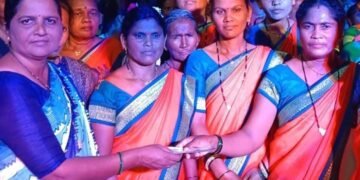 वाल्मिकी जयंती कार्यक्रमला माजी जि.प.अध्यक्ष अजय कंकडालवार यांचाकडून वर्गणी.