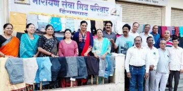 ‘नेकी की दीवार’ गरजू करीता निःशुल्क कपडे वितरण, नारायण सेवा मित्र परिवाराचा सेवाभावी उपक्रम.