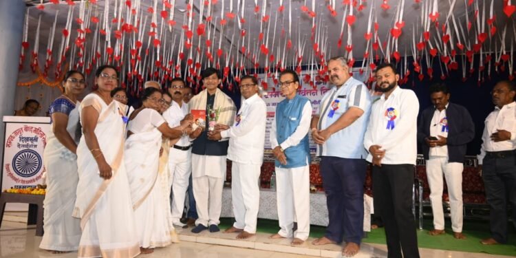 दीक्षाभूमी देसाईगंज येथे धम्मदीक्षा दिनी सुरेल सरगम संगीत मोठया उत्साहात साजरा.