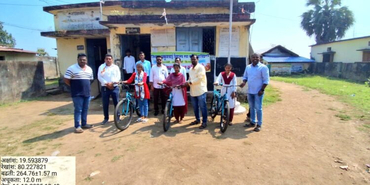 राजमाता राजकुवर बाई विद्यालय तथा कनिष्ठ महाविद्यालयात विध्यार्थ्यांना सायकल वाटप.