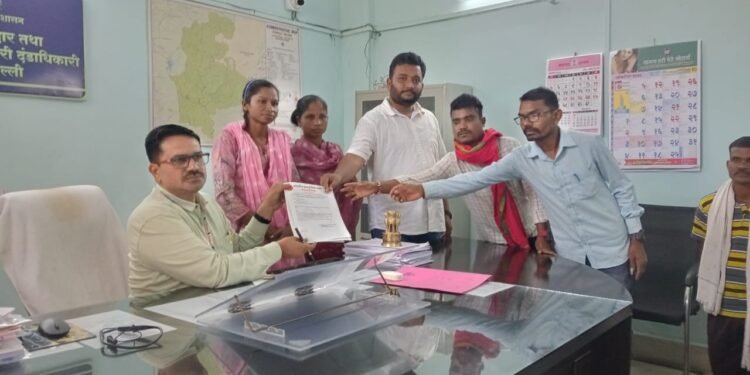 शेतकऱ्यांना तात्काळ नुकसानभरपाई द्या — भाकपा व किसान सभाची मागणी.