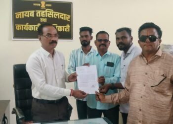 जन्म प्रमाणपत्रासाठी जाहिरात अट रद्द करा.-उपसरपंच संजय अलोने यांची तहसीलदारांना निवेदनातून मागणी.