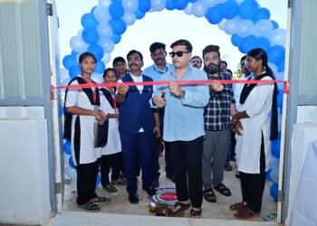 राजे अम्ब्रिशराव महाराज यांच्या शुभ हस्ते राजे धर्मराव महाविद्यालयात स्व. श्रीमंत राजे सत्यवानराव महाराज सभागृह व ग्रीन जिमचे भव्य उद्घाटन.