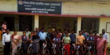 परसलगोंदी शाळेतील सावित्रीच्या लेकिंना सायकल वितरण.