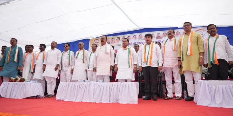 गडचिरोली जिल्ह्याच्या राजकारणाला कलाटणी देणारा पक्षप्रवेश सोहळा.