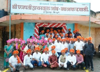 इंदापूर तालुक्यातील मानकरवाडी येथे माजी विद्यार्थी मेळावा उत्साहात संपन्न, 25 वर्षांनंतर 10 वी चा भरला वर्ग.