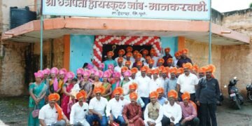 इंदापूर तालुक्यातील मानकरवाडी येथे माजी विद्यार्थी मेळावा उत्साहात संपन्न, 25 वर्षांनंतर 10 वी चा भरला वर्ग.