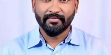 अहेरीचा रस्ता आणि विकासाचं वास्तव गडचिरोलीचे पालकमंत्री देवेंद्रजी फडणवीस साहेब ग्रामीण भागातील समस्या जाणून घेणे.–अमर कांडुरवार.