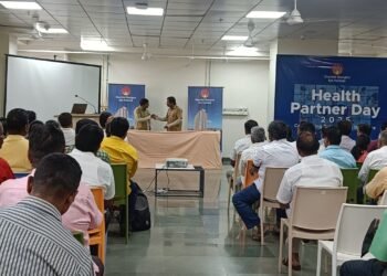 बाल दिवस निमित्त शांतीलाल संघवी आय इन्स्टिट्यूट तर्फे “वर्ष २०२५ – हेल्थ पार्टनर डे” उत्साहात साजरा.