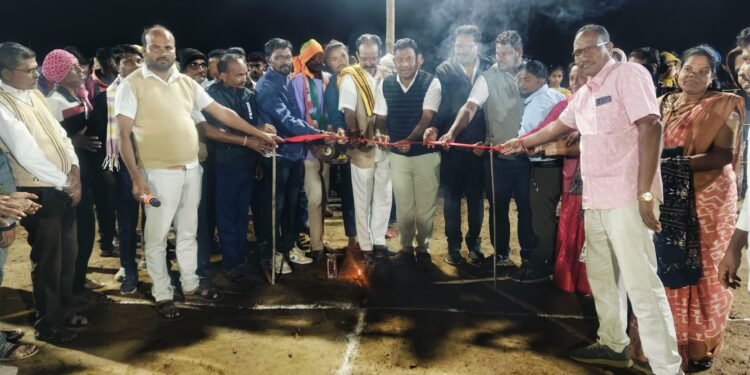 काँग्रेस नेते अजयभाऊ कंकडालवार यांचा हस्ते रात्रकालीन खुले कब्बड्डी स्पर्धेचे उदघाटन.