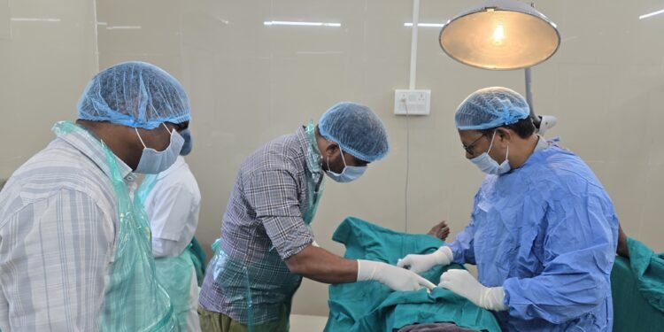 आरोग्य प्राथमिक केंद्र लगाम येथे कुटुंब कल्याण शस्त्रक्रिया शिबिराचे उदघाटन.