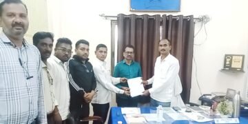 एटापल्लीच्या खड्डेमय रस्त्यांविरोधात ‘व्हाईस ऑफ मीडिया’ आक्रमक.