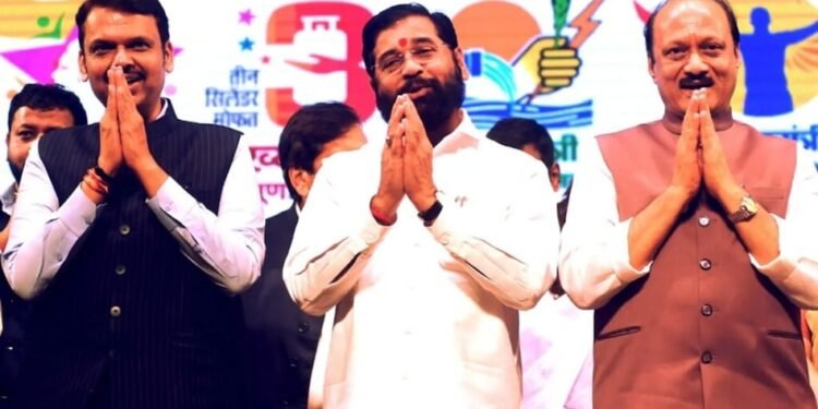 नागपूर हिवाळी अधिवेशनात फडणवीस शिंदे पवार यांनी विरोधकांना केलं चित: विरोधकांवर ओढवली लाजिरवाणी नामुष्की.