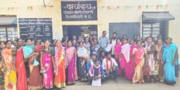 एटापल्ली तालुक्यातील आशा स्वयंसेविका, गटप्रवर्तक व अंगणवाडी कर्मचाऱ्यांचा संताप उसळला.