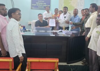 एटापल्लीतील शिक्षक‑कर्मचाऱ्यांचे राज्य सरकारकडे TET रद्द करण्या विषयी निवेदन.