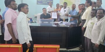 एटापल्लीतील शिक्षक‑कर्मचाऱ्यांचे राज्य सरकारकडे TET रद्द करण्या विषयी निवेदन.