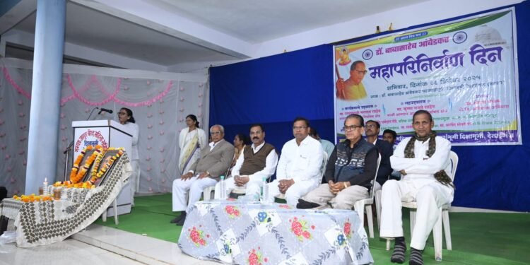 डॉ बाबासाहेब आंबेडकर यांना महापरिनिर्वाण दिनी दीक्षाभूमी देसाईगंज येथे विनम्र अभिवादन.