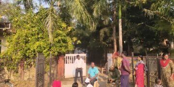 पीएम श्री शाळेमार्फत झालेल्या अंगणवाडी शिक्षिका पदभरतीविरोधात जारावंडी ग्रामपंचायतसमोर उपोषण सुरूच.