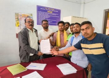 मौजा बारसवाडा ते चंदनवेली रस्त्याच्या मजबुतीकरणाची मागणी; तहसिलदार मार्फत जिल्हाधिकाऱ्यांकडे निवेदन.