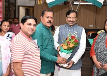 काशिनाथ शिंह ने लिया सुधीरभैया का  मार्गदर्शन.