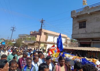 बहुजन समाज पक्षाचे गडचिरोली जिल्ह्याचे प्रभारी गणपत तावाडे अनंतात विलीन  अमर रहे, अमर रहे च्या जय घोषणी गणपत तावाडे यांचे अंतिम संस्कार.